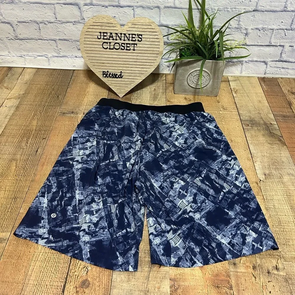 Lululemon Core Shorts Mens Size L Unlined 11” Stretch City Sights Caspian